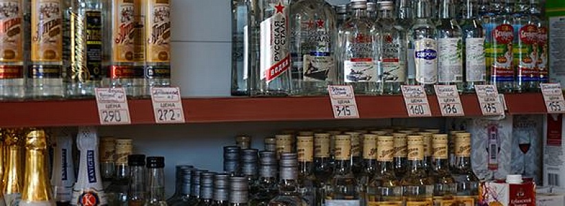 Russian Deputy Prime Minister Alexander Khloponin in March instructed the Finance Ministry to set a minimum retail price for vodka in the amount of 219 rubles per 0.5 liter.   